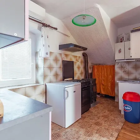 Loreta Apartment Musalez